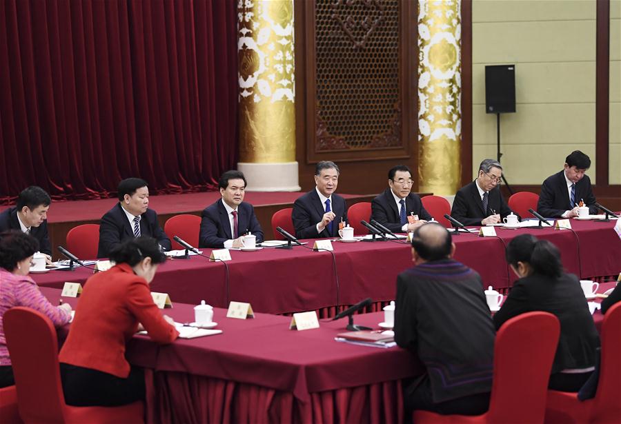 Premiê chinês enfatiza reforma, abertura e bem-estar do povo