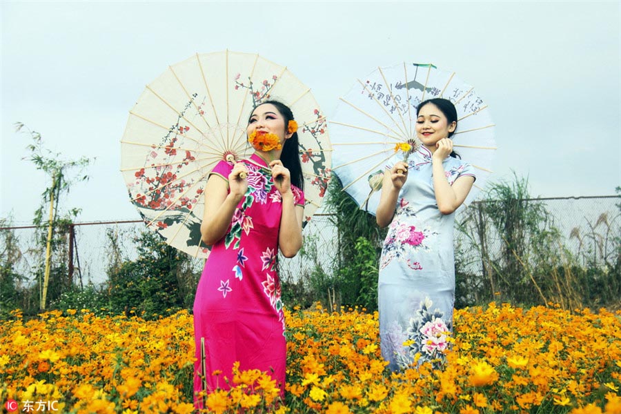 Galeria: Turistas com vestes tradicionais chinesas recebem primavera em Guangdong