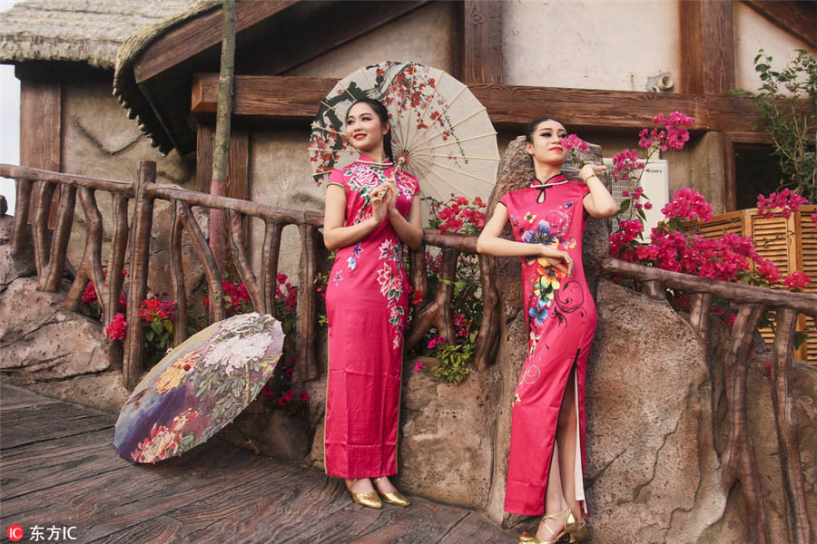 Galeria: Turistas com vestes tradicionais chinesas recebem primavera em Guangdong