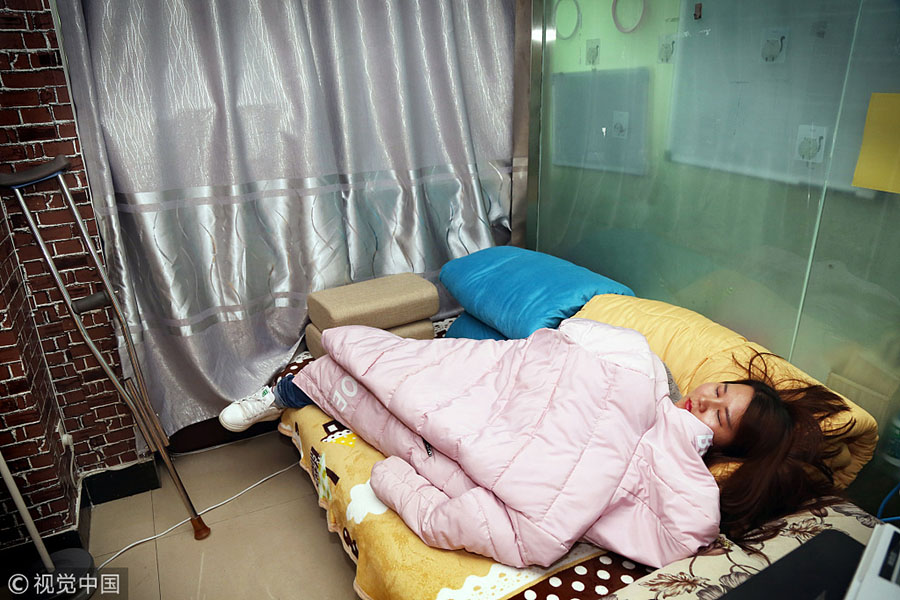 Chinesa com perna amputada consegue rendimentos elevados através do seu trabalho