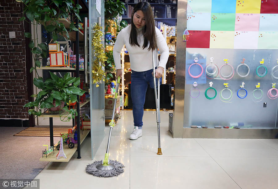 Chinesa com perna amputada consegue rendimentos elevados através do seu trabalho