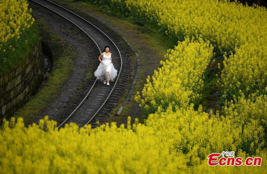 Trem a vapor atrai turistas em Sichuan