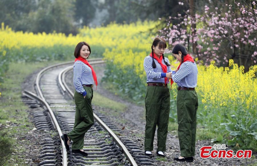 Trem a vapor atrai turistas em Sichuan
