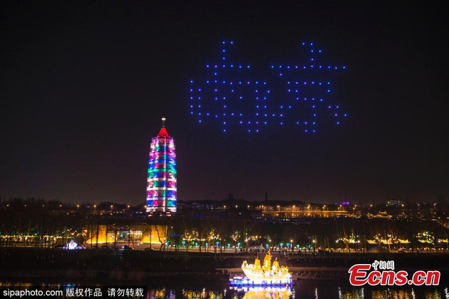Drones criam show luminoso em Nanjing