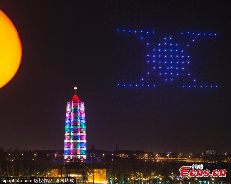 Drones criam show luminoso em Nanjing