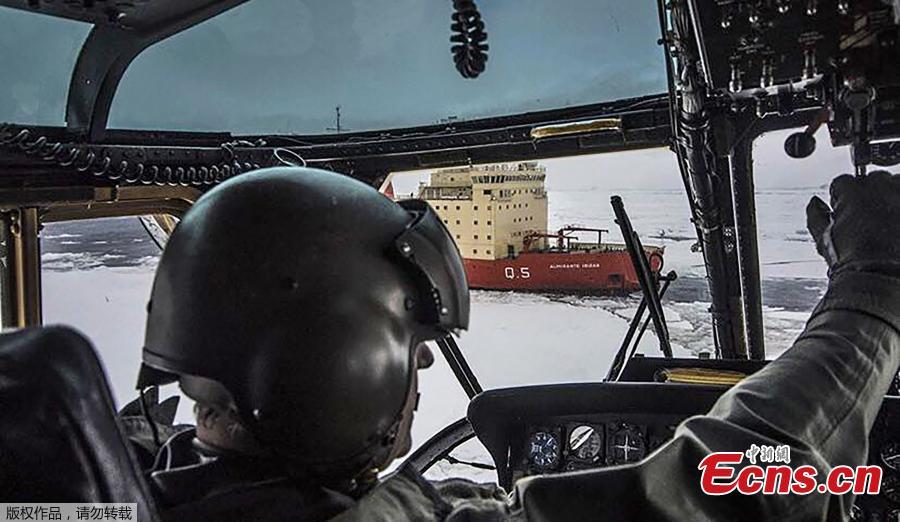 Marinha argentina resgata cientistas americanos na Antártida