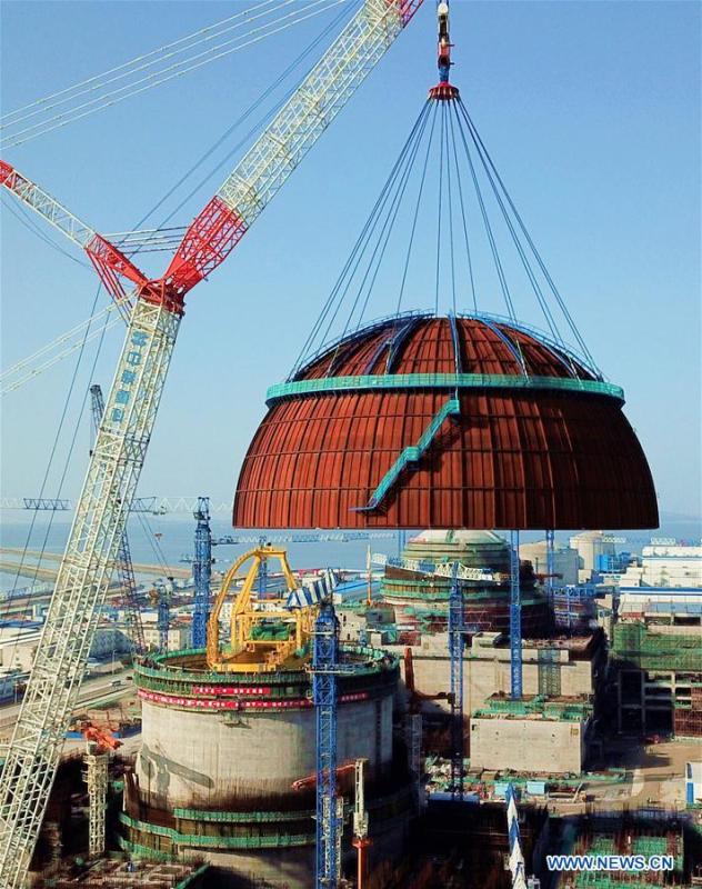 Cúpula hemisférica instalada na unidade no 6 da usina nuclear Fuqing em Fujian