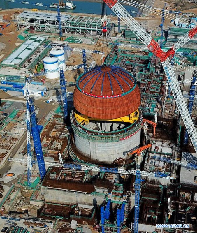 Cúpula hemisférica instalada na unidade no 6 da usina nuclear Fuqing em Fujian
