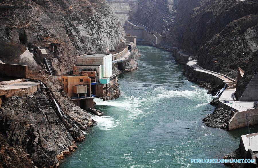 Vista aérea do Reservatório de Liujiaxia em Gansu, noroeste da China