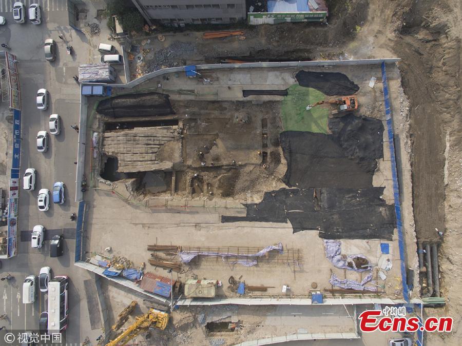 Ponte antiga descoberta durante constru??o de metr? é realocada para prote??o