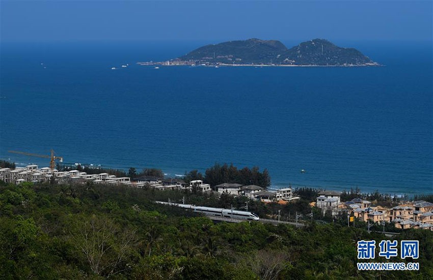 Galeria: Primeira ferrovia circular de alta velocidade do mundo promove turismo na ilha de Hainan