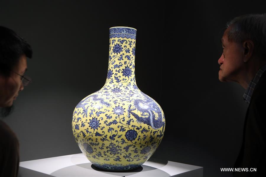 Galeria: Artigos do leil?o da primavera da Sotheby's em exibi??o em Hong Kong 