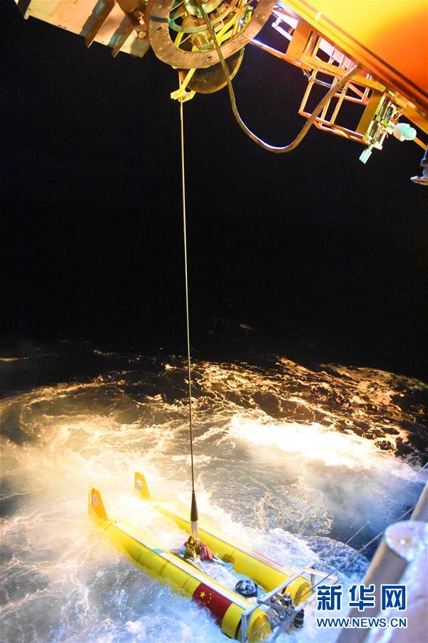 Submarino n?o tripulado da China mergulha a uma profundidade de 2.605 metros