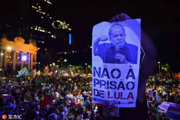Protestos contra pris?o de Lula bloqueiam estradas e reúnem milhares de manifestantes nas principais cidades do Brasil