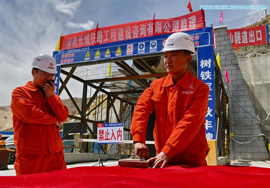 Chega ao fim perfura??o do túnel Galashan em Lhasa, sudoeste da China