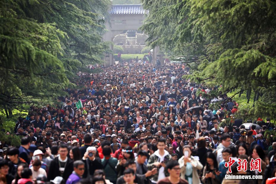 China registra 100 milh?es de viagens dentro do país durante Festival Qingming