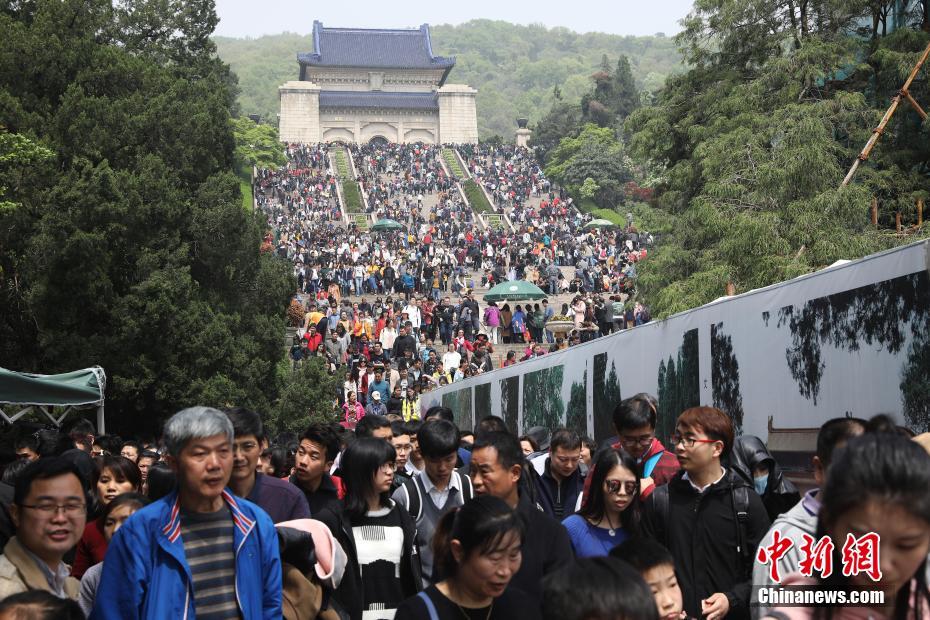 China registra 100 milh?es de viagens dentro do país durante Festival Qingming