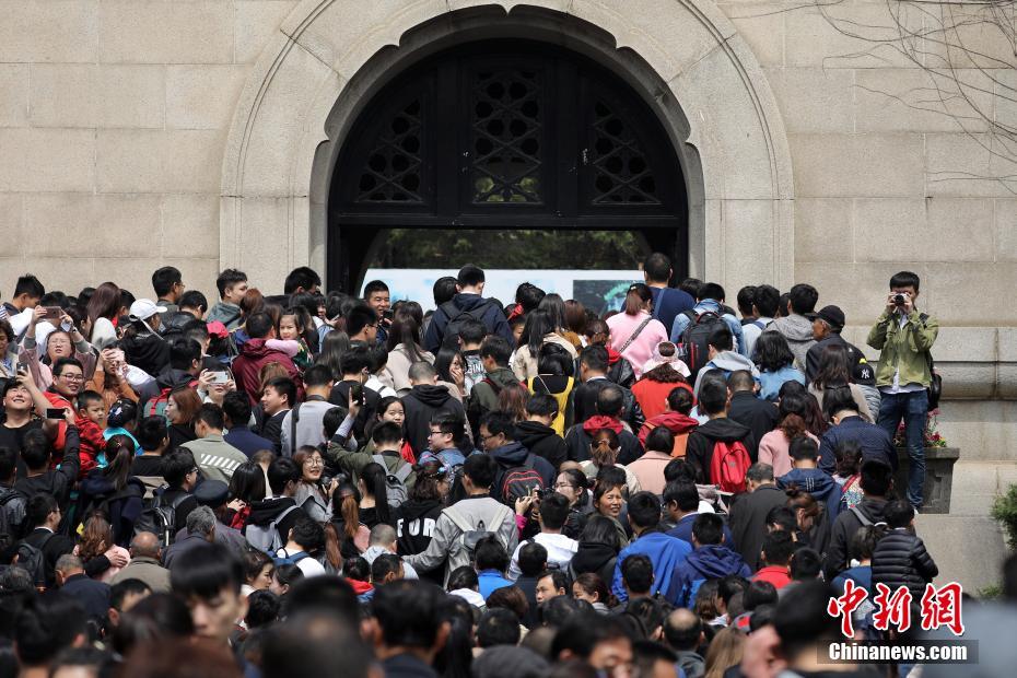 China registra 100 milh?es de viagens dentro do país durante Festival Qingming