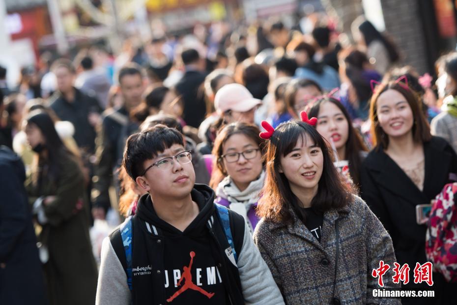 China registra 100 milh?es de viagens dentro do país durante Festival Qingming