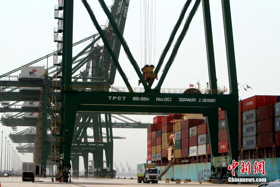 Primeiro cami?o elétrico sem motorista do mundo realiza teste em Tianjin