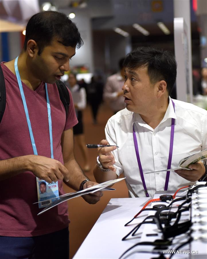 Galeria: Feira de Importa??es e Exporta??es da China inaugurada em Guangzhou