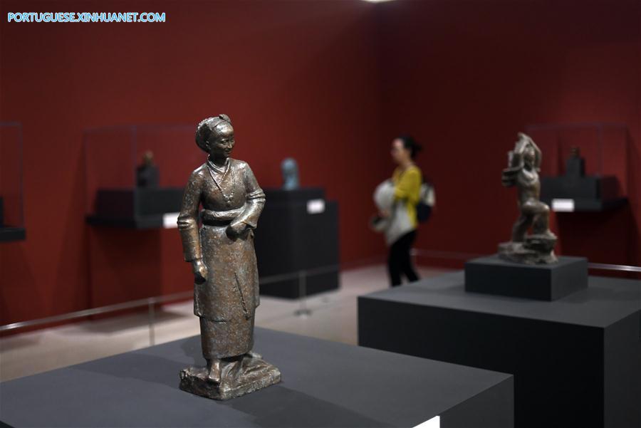 Exposi??o de Artes por Situ Qiao e Situ Jie realizada em Beijing