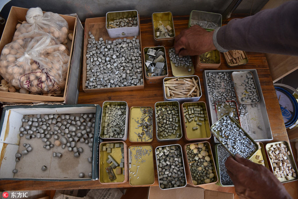 Pescador de Shandong dedica-se à cria??o de maquetes de navios de guerra