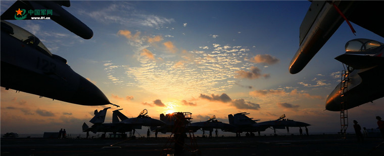 Forma??o de porta-avi?es da China realiza exercício no Pacífico Ocidental