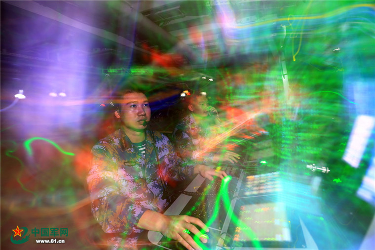 Forma??o de porta-avi?es da China realiza exercício no Pacífico Ocidental