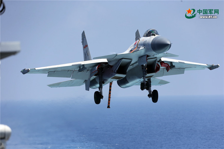 Forma??o de porta-avi?es da China realiza exercício no Pacífico Ocidental