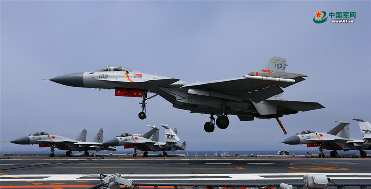 Forma??o de porta-avi?es da China realiza exercício no Pacífico Ocidental