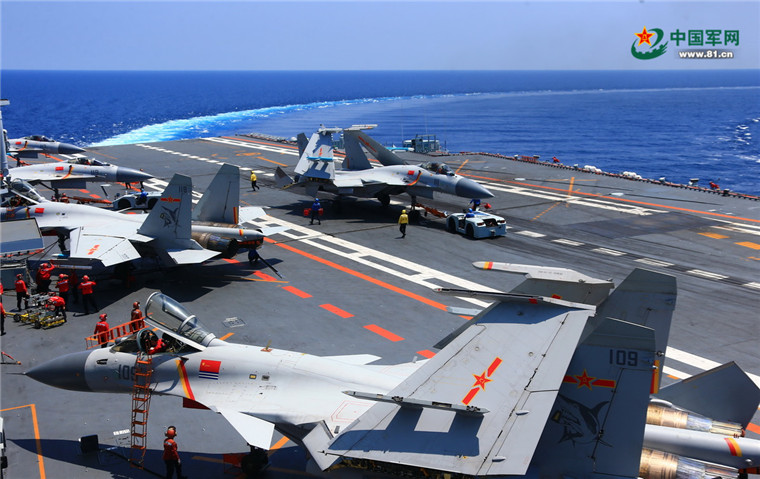 Forma??o de porta-avi?es da China realiza exercício no Pacífico Ocidental