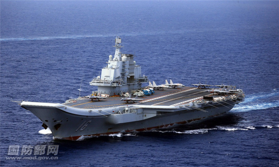 Forma??o chinesa de porta-avi?es realiza exercícios no Mar do Leste da China