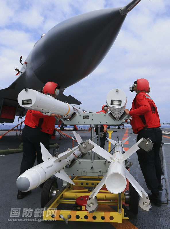 Forma??o chinesa de porta-avi?es realiza exercícios no Mar do Leste da China