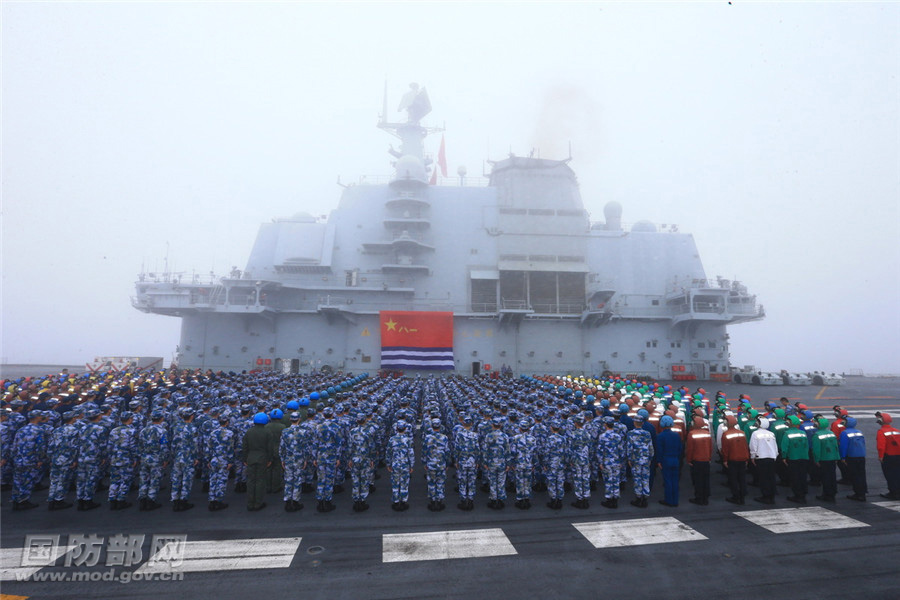 Forma??o chinesa de porta-avi?es realiza exercícios no Mar do Leste da China