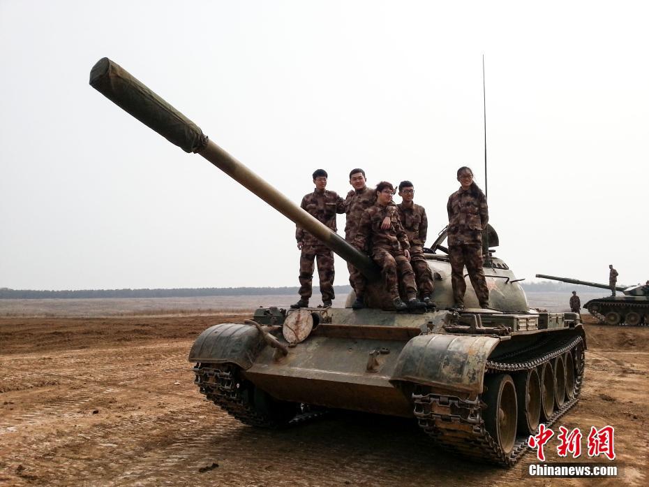 Galeria: Treinamento de alunos especializados em tanques blindados