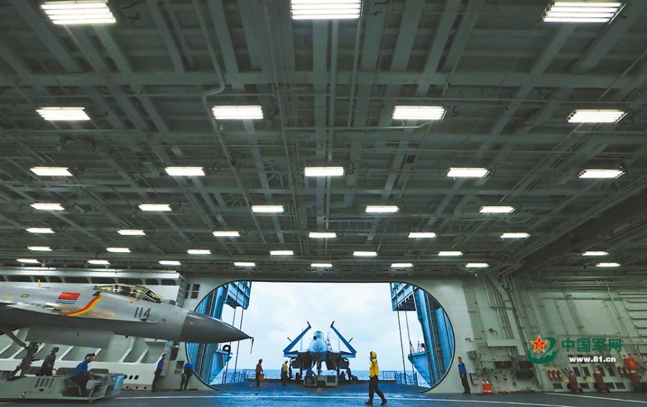 Galeria: Frota naval de porta-avi?es efetua manobras nas regi?es marítimas da China