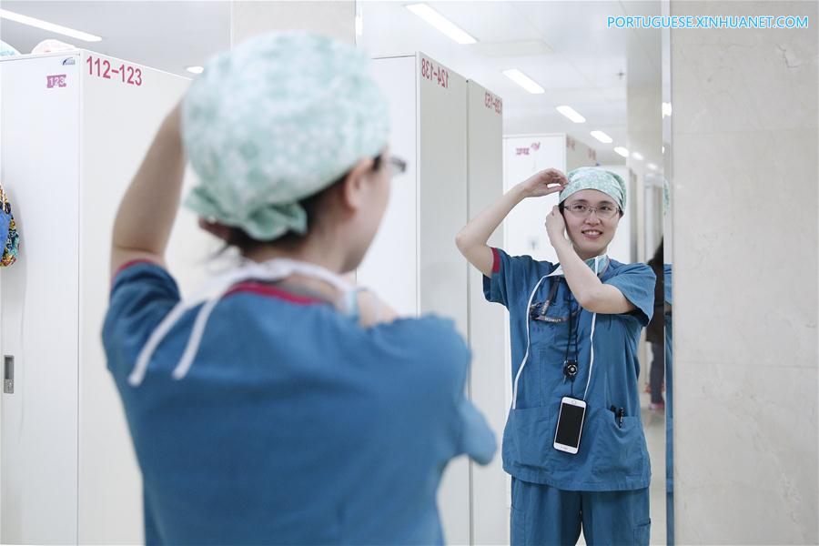 Apresenta??o musical gratuita realizada em hospital em Beijing
