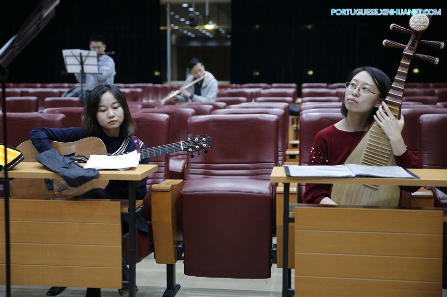 Apresenta??o musical gratuita realizada em hospital em Beijing