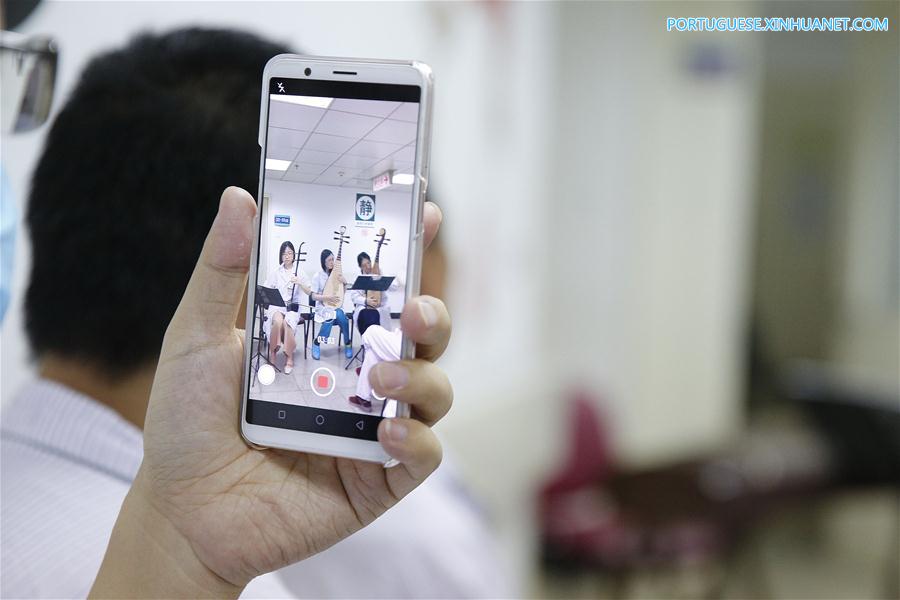 Apresenta??o musical gratuita realizada em hospital em Beijing