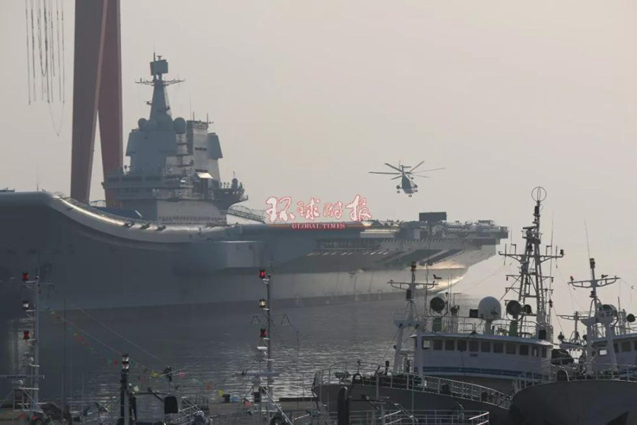 Porta-avi?es de fabrico doméstico testa opera??o com helicópteros