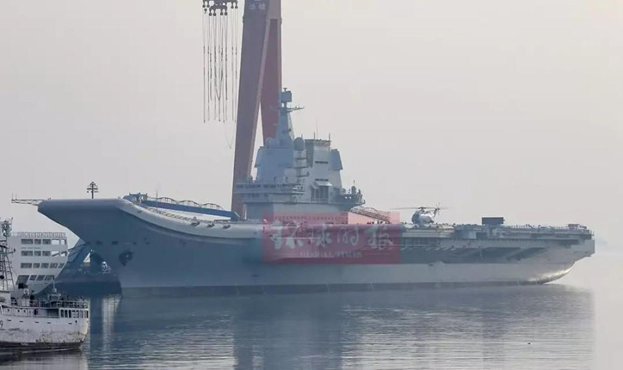 Porta-avi?es de fabrico doméstico testa opera??o com helicópteros