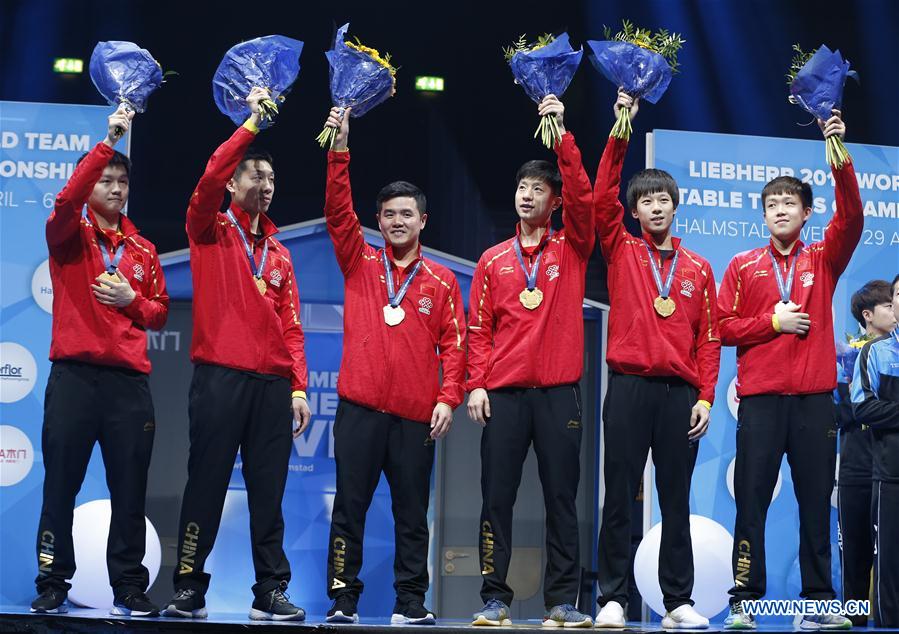 Equipa masculina chinesa arrecada 9o título consecutivo nos mundiais de ténis de mesa