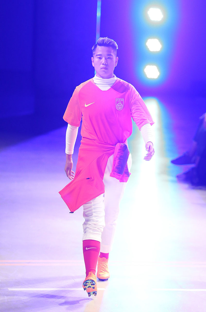 Associa??o de Futebol da China apresenta novos equipamentos futebol da sele??o