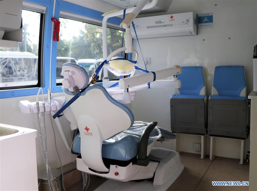 China envia primeiro lote de 20 clínicas móveis para o Camboja