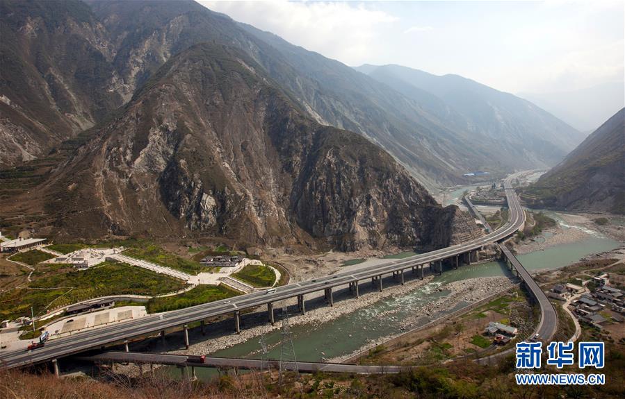Galeria: “Autoestrada das nuvens” em constru??o na província de Sichuan