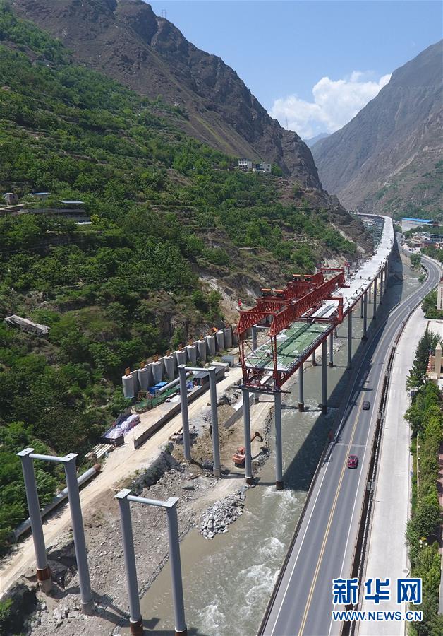 Galeria: “Autoestrada das nuvens” em constru??o na província de Sichuan