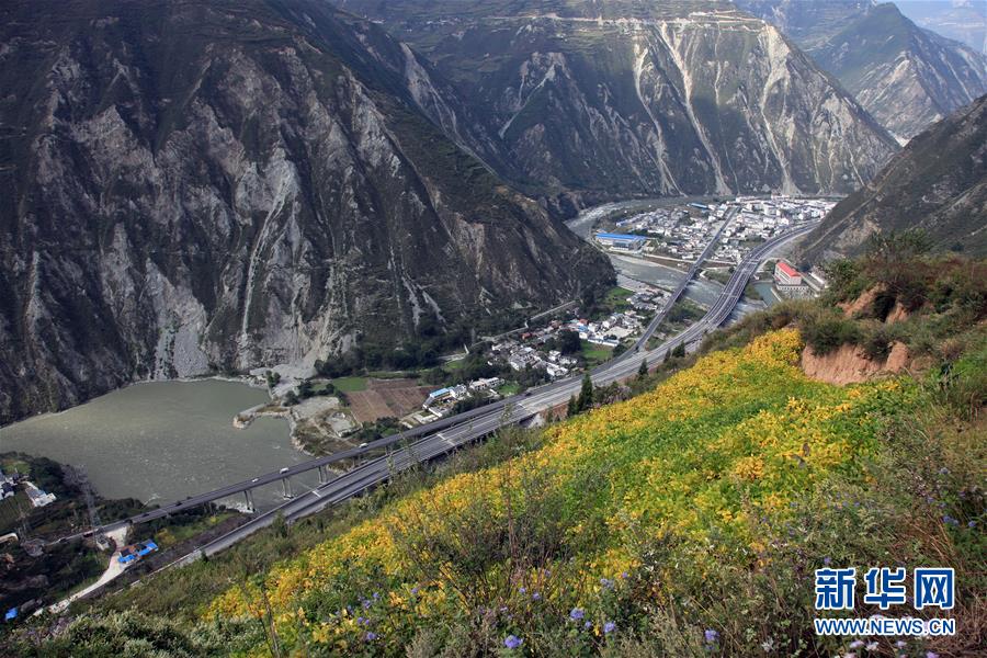 Galeria: “Autoestrada das nuvens” em constru??o na província de Sichuan