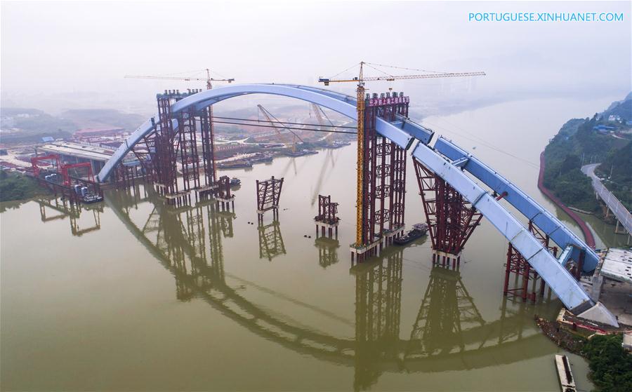 Arco médio da Ponte Guantang de Liuzhou i?ado à posi??o de instala??o