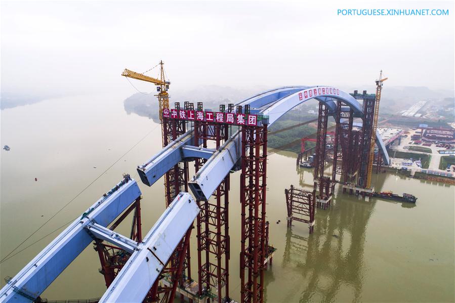 Arco médio da Ponte Guantang de Liuzhou i?ado à posi??o de instala??o